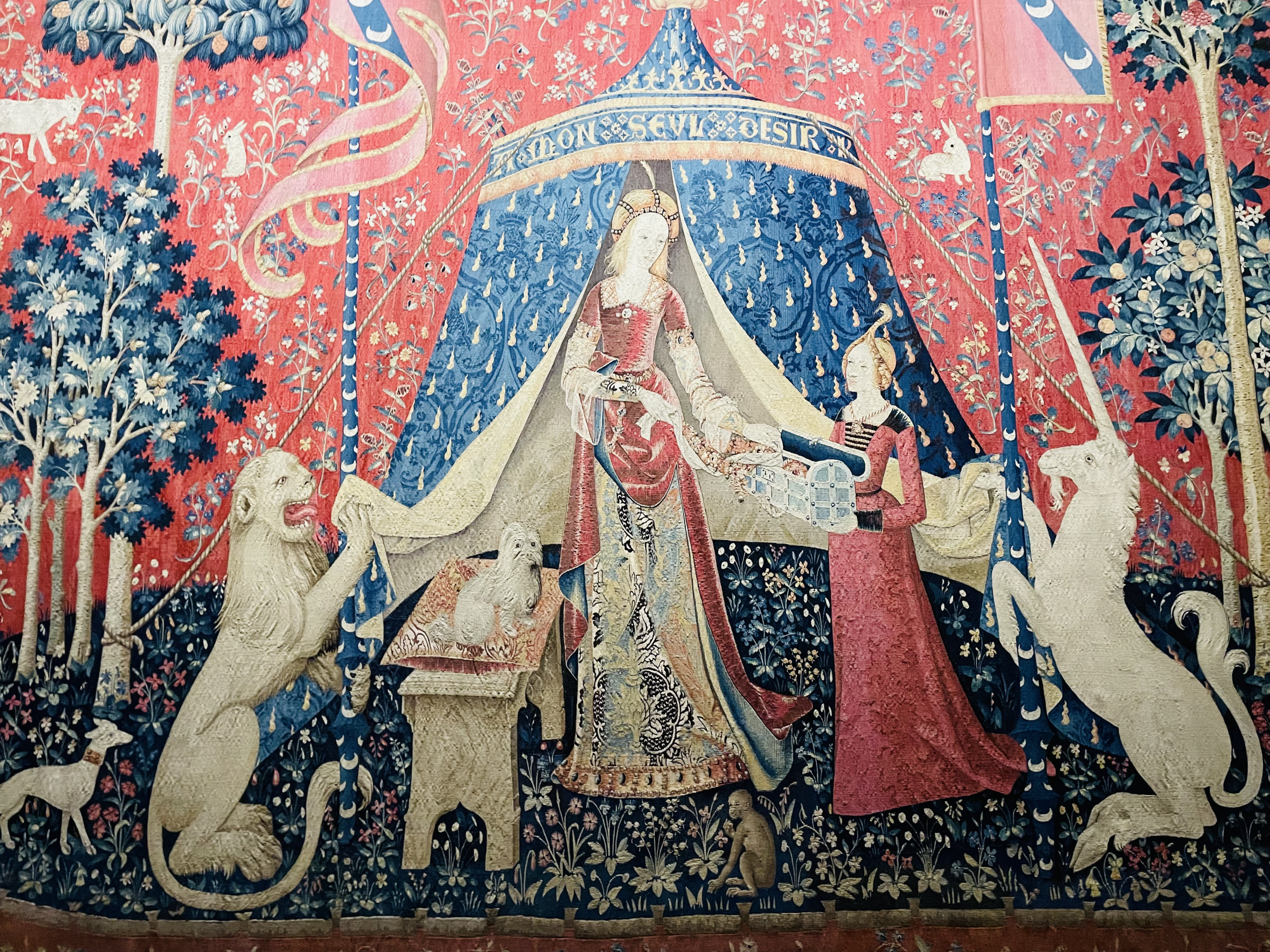 LA DAME À LA LICORNE